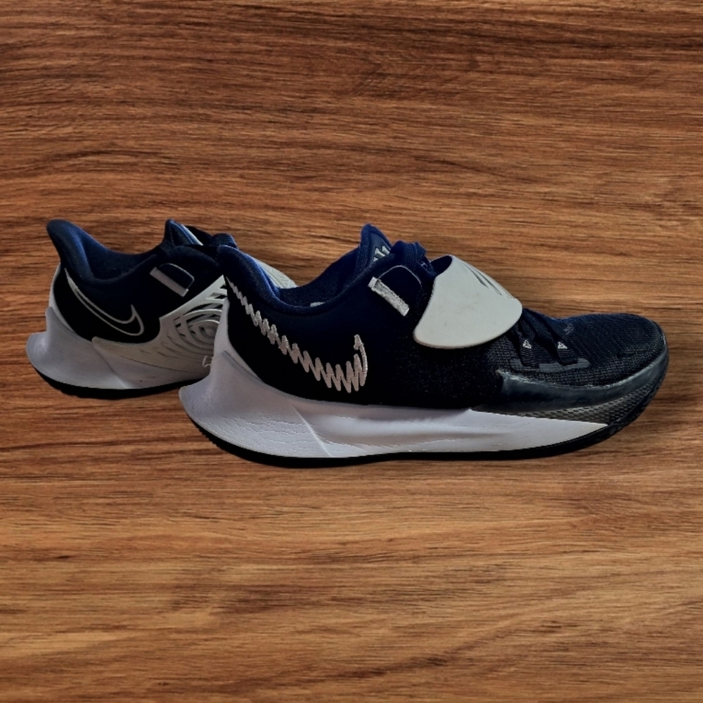 Nike Black and White Athletic Shoes - Picture 4 of 4